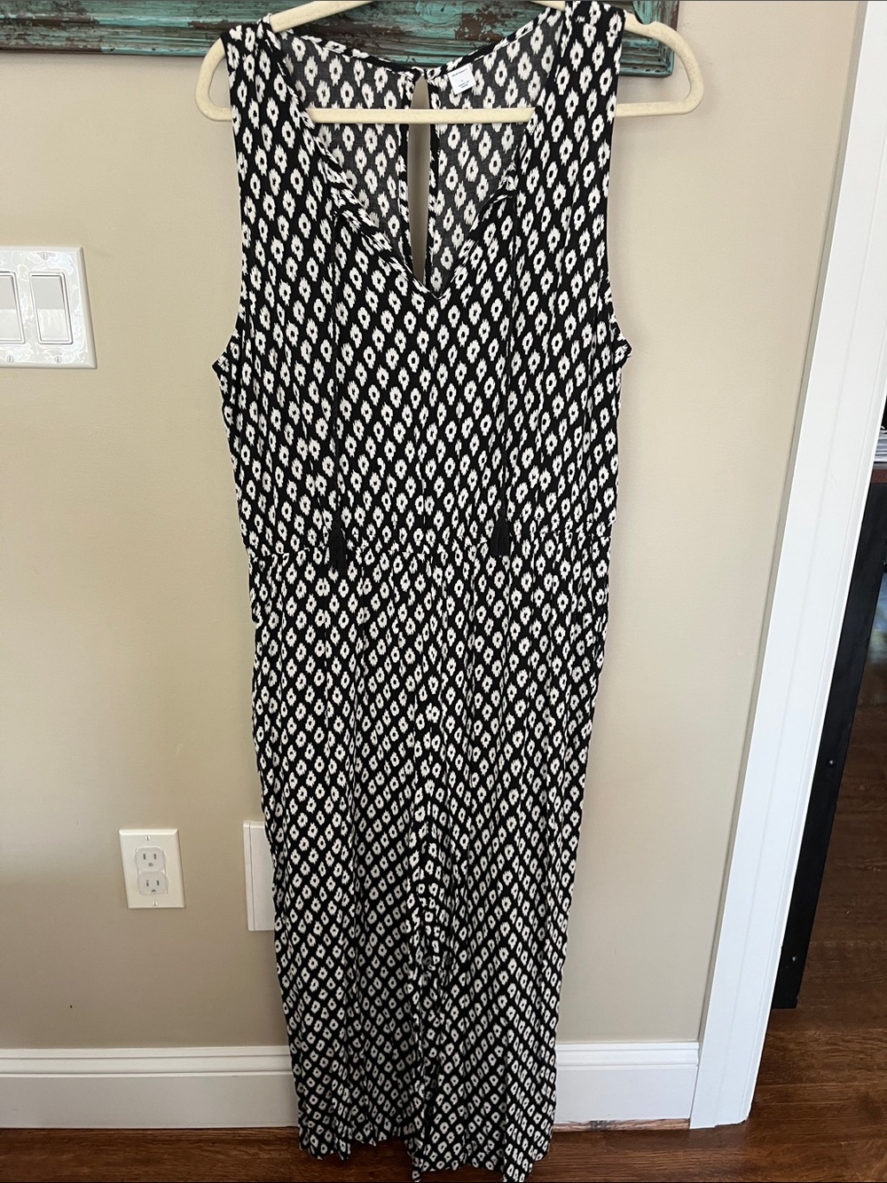 Old Navy Black & White Sleeveless Patterned Jumpsuit